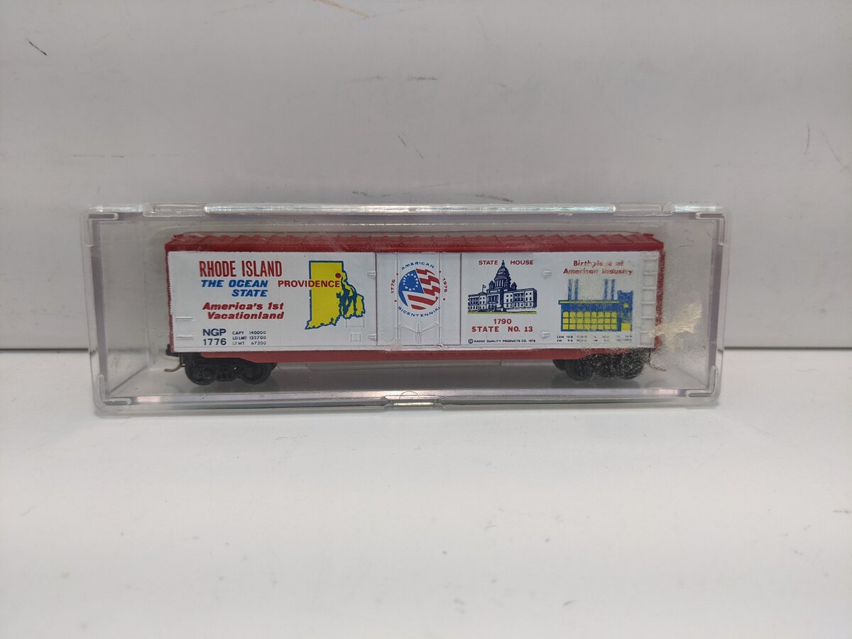 Micro-Trains 38030 N Bicentennial Rhode Island 50' Plug Door Boxcar #1776