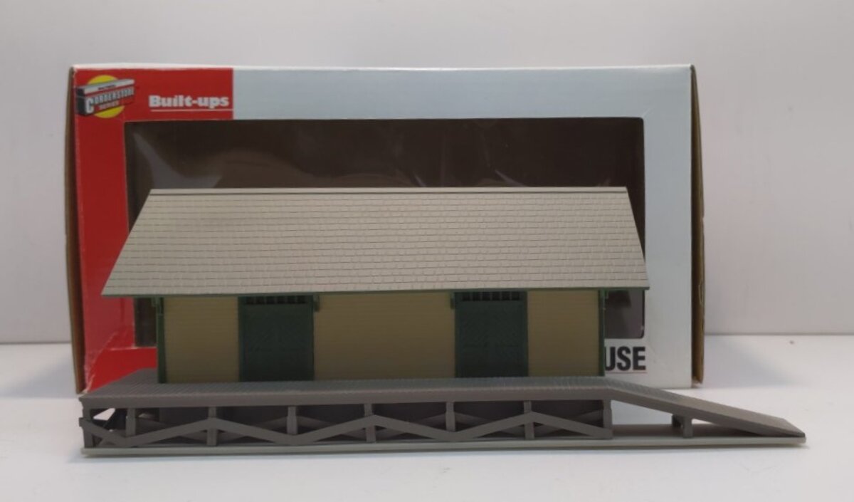 Walthers 933-2827 HO Golden Valley Freight HouseCream Siding W/RailroadBuilt-Ups