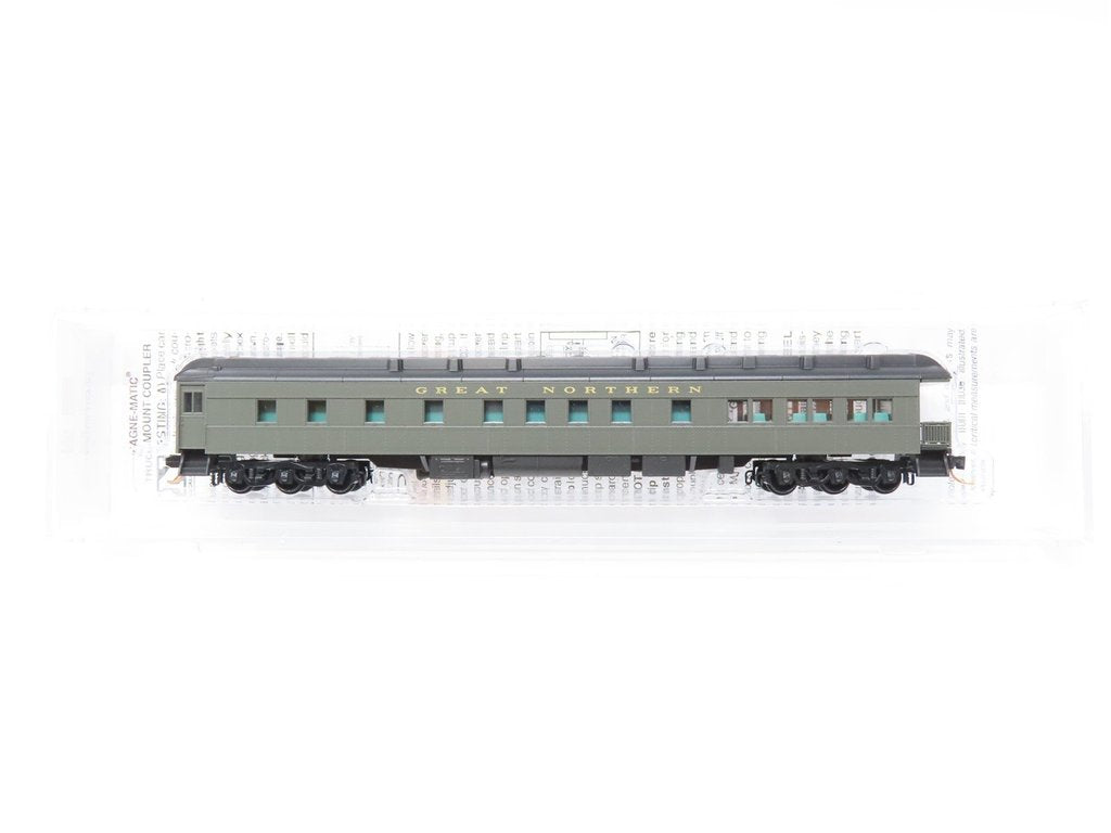 Micro-Trains 14400020 N Scale Great Northern 3-2 Heavyweight Observation Car