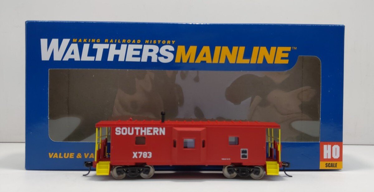 Walthers 910-8663 HO Southern International Bay Window Cab #X783