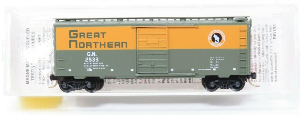 Micro-Trains 02000226 N Great Northern 40' Standard Single Door Boxcar #2533
