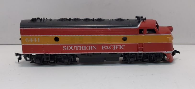 Athearn 3235 HO Southern Pacific Daylight F-7 A Unit Pwr Diesel Loco #6441
