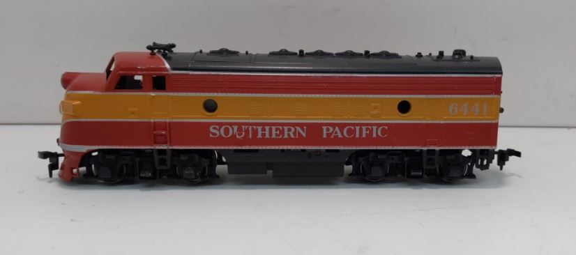 Athearn 3235 HO Southern Pacific Daylight F-7 A Unit Pwr Diesel Loco #6441