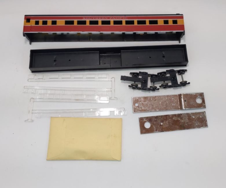 Athearn 1818 HO Scale Southern Pacific Daylight Streamlined Passenger Car Kit