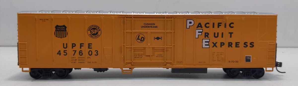 Athearn 5465 HO Union Pacific Fruit Express 57' Reefer Kit #457603