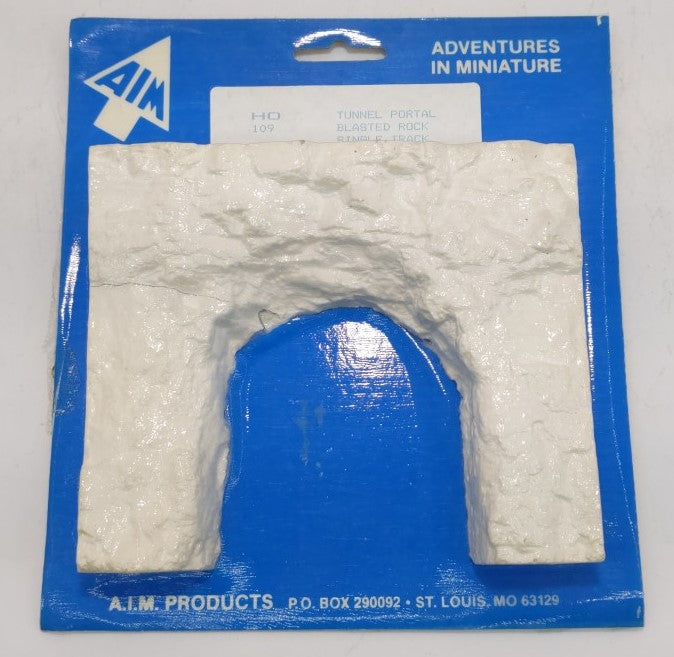 Monroe Models 109 HO Scale White Single Portal Blasted Rock