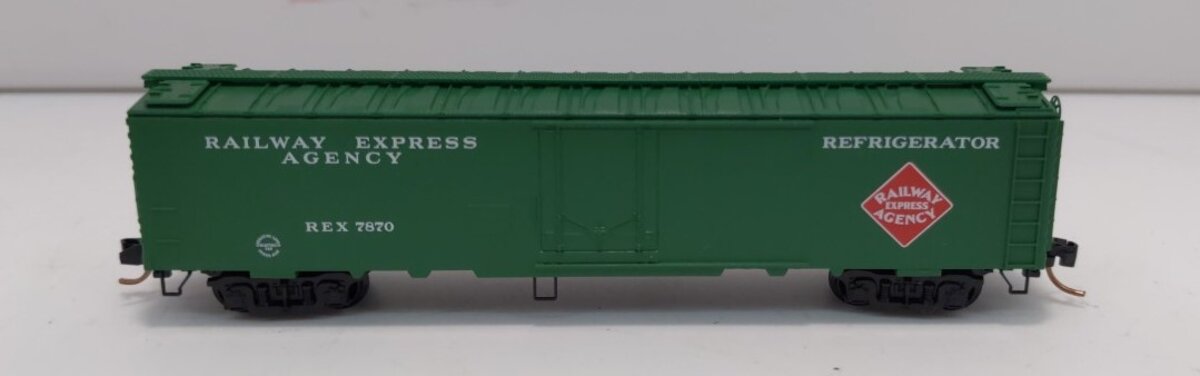 Micro-Trains 05200010 N Railway Express Agency 52' Plug Door Reefer #7870