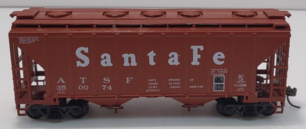Walthers 932-5406 HO Santa Fe 100 Ton Cement Covered Hopper # 350074 Kit