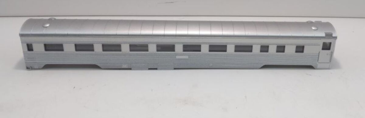 Con-Cor 701 HO Undecorated 85' Streamline Corrugated Side Coach