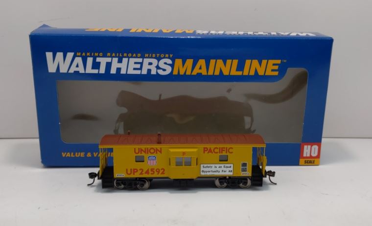 Walthers 910-8670 HO Union Pacific International Bay Window Caboose RTR #24592