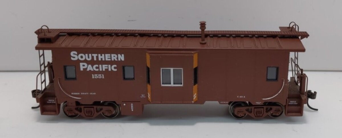 Athearn 74717 HO Southern Pacific Bay Window Caboose #1551