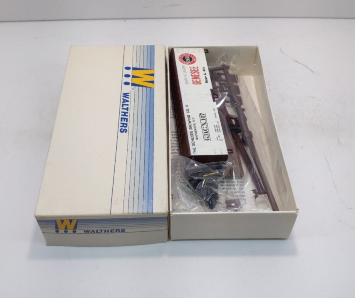 Walthers 932-2474 HO Genesee 40 Ft DS Wood End Reefer #GBCX107