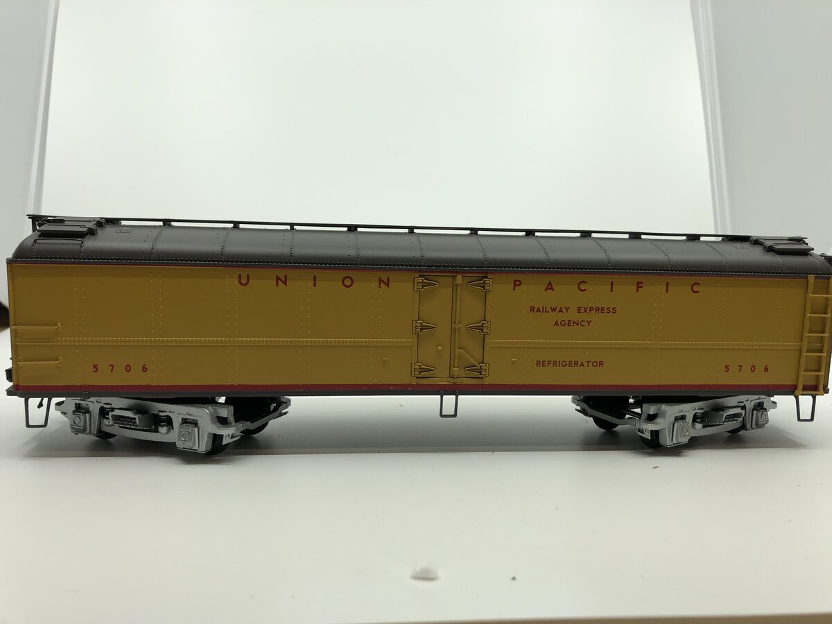 MTH 20-94153 O Gauge Union Pacific R50B Express Reefer Car #5706