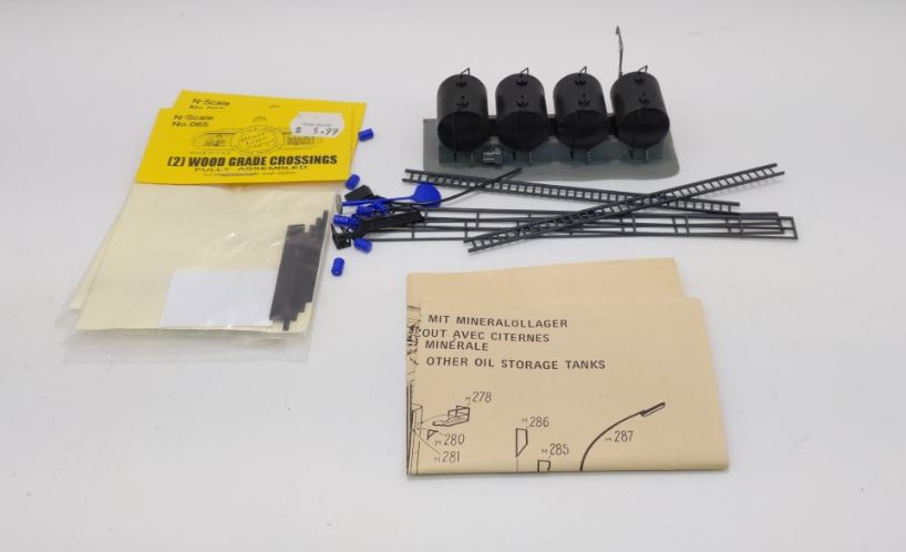 Kibri B-7456 N Oil Tanks with Oil Loading Facilities Building Kit