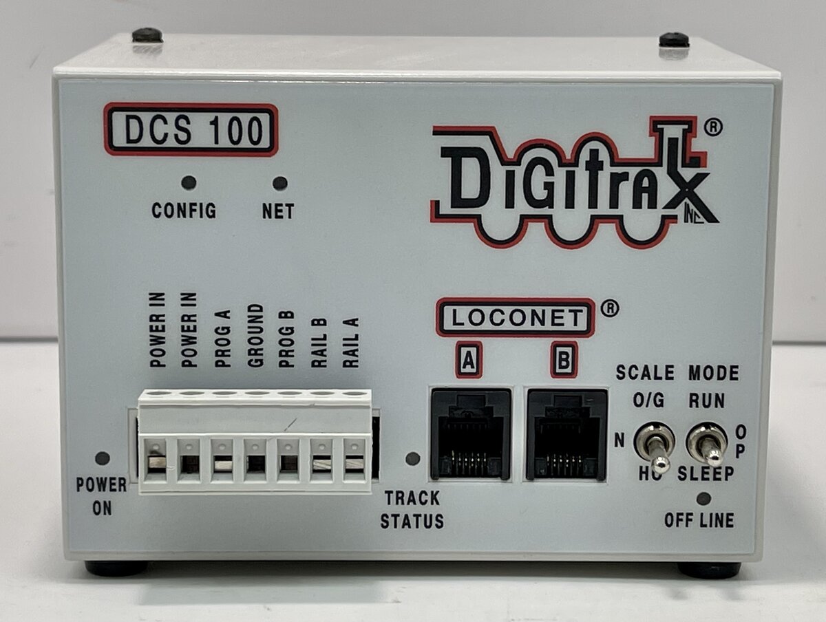 Digitrax DCS100 Chief Command Station 5 Amp Booster Starter Kit – Trainz