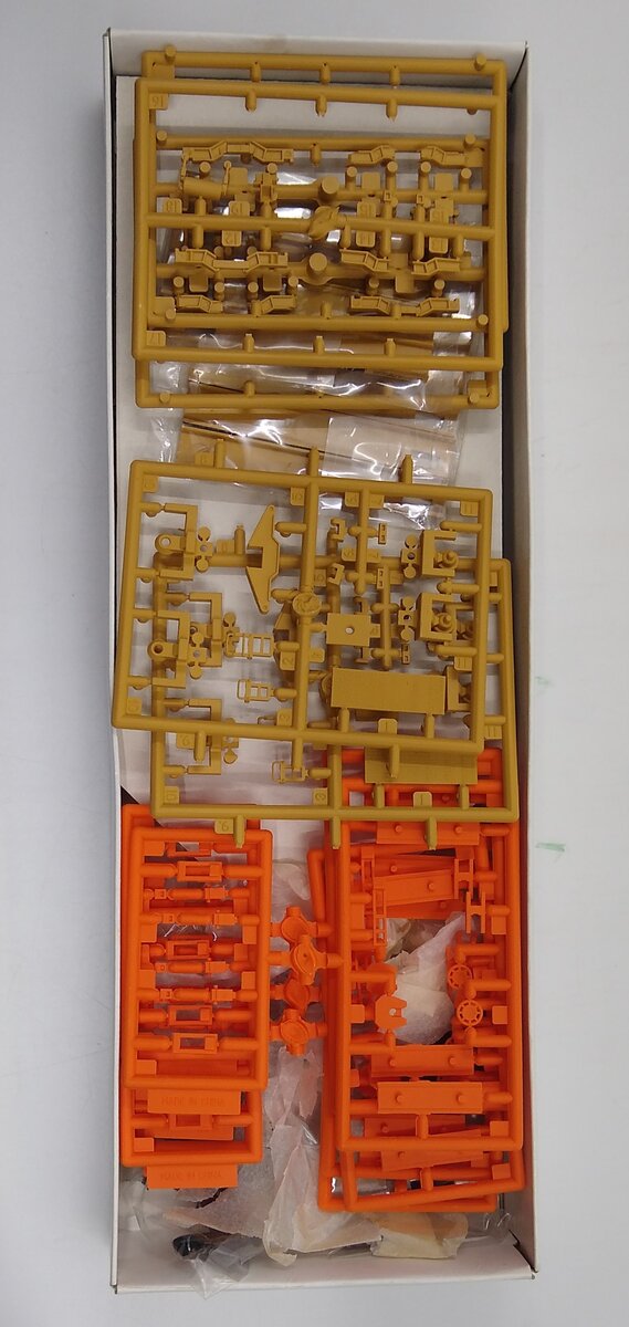 Walthers 932-3931 HO Scale TTX All Purpose Spine Car #79650 Kit