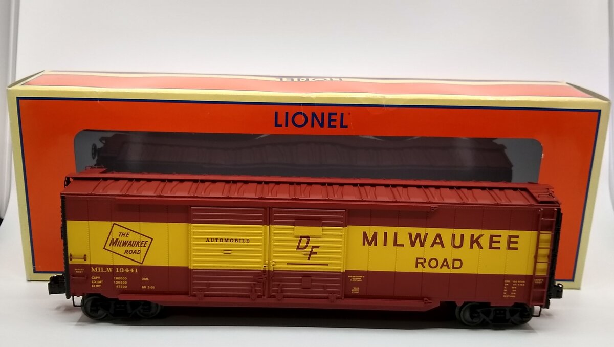 Lionel 6-17757 O Gauge Milwaukee Road Double Door Boxcar #13441 w/End Doors