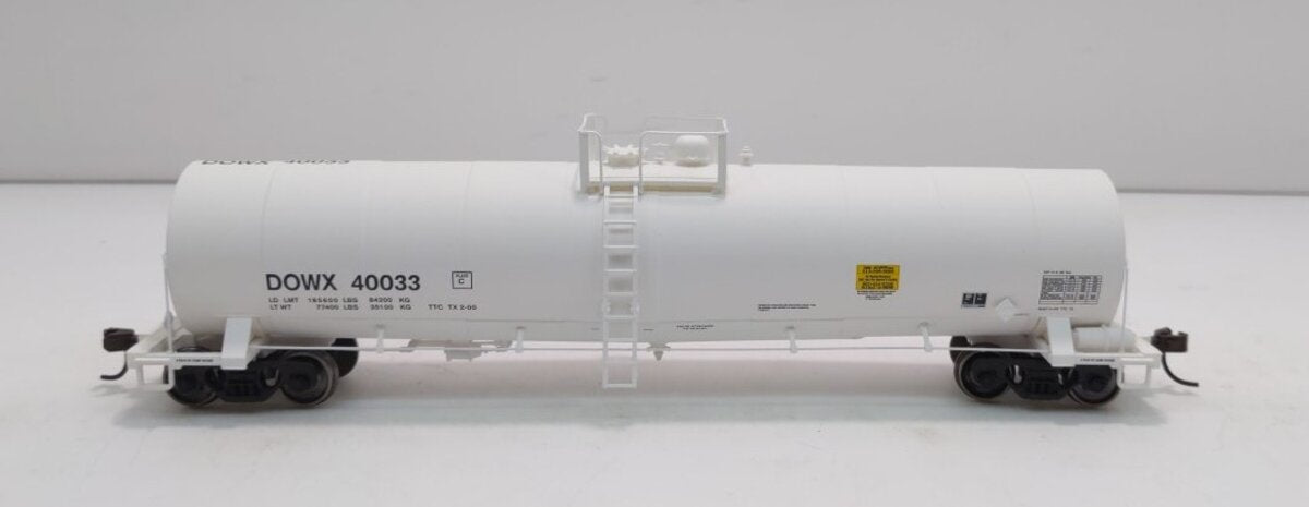 Atlas 20003167 HO Scale DOW 23,500-Gallon Tank Car #40033