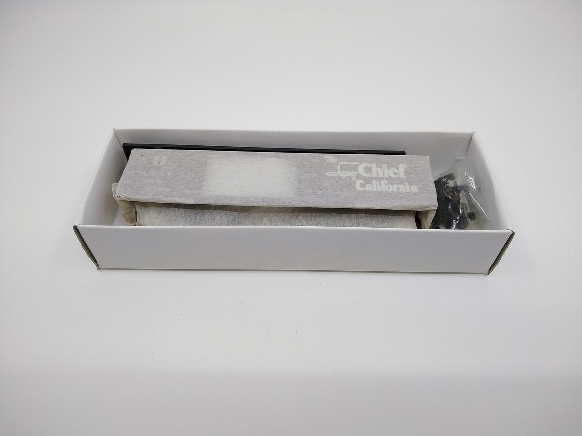 Proto 2000 587017 HO AT&SF 50' Automobile Box Car W/Dreanaught Ends Kit #10428