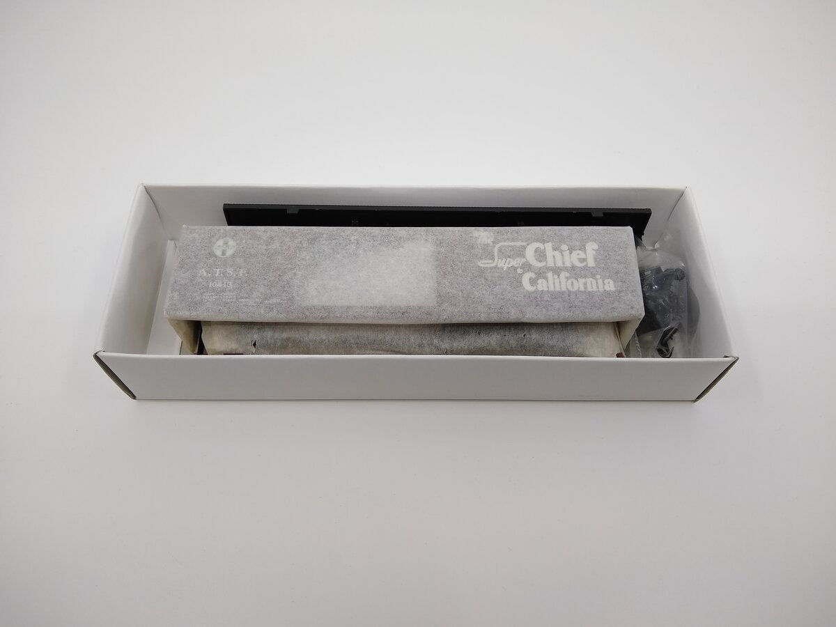 Proto 2000 587017 HO ATSF 50' Automobile Box Car W/Dreadnaught Ends # 10413 Kit