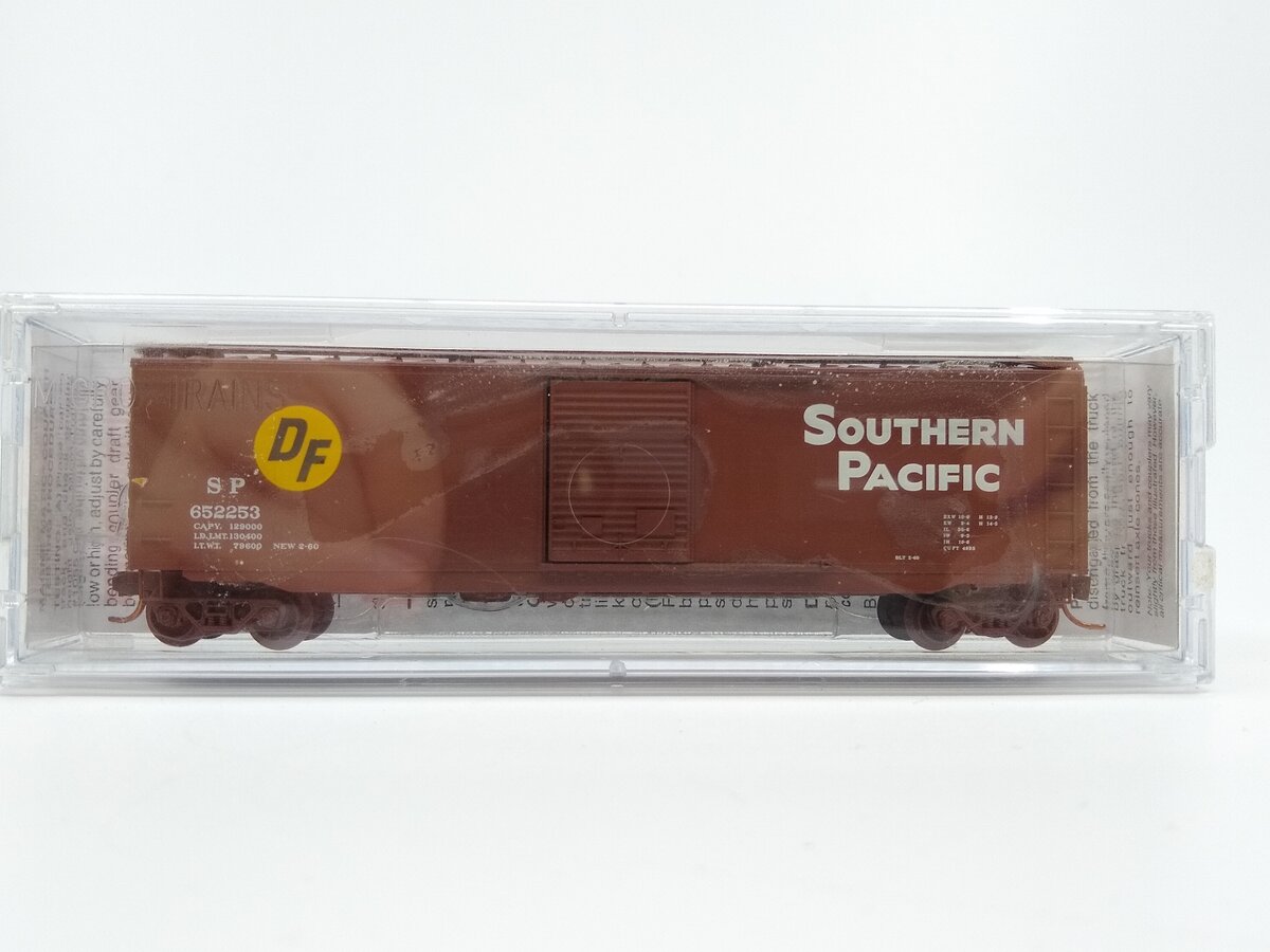 Micro-Trains 03100200 N Southern Pacific 50' Single Door Boxcar #652253