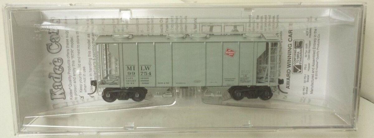 Kadee 8340 HO Scale Milwaukee PS-2 Covered Hopper #99754