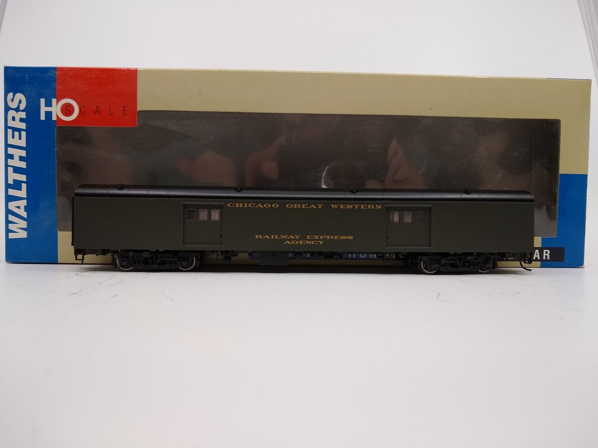Walthers 932-6813 HO Scale CGW PS 72' Baggage Car