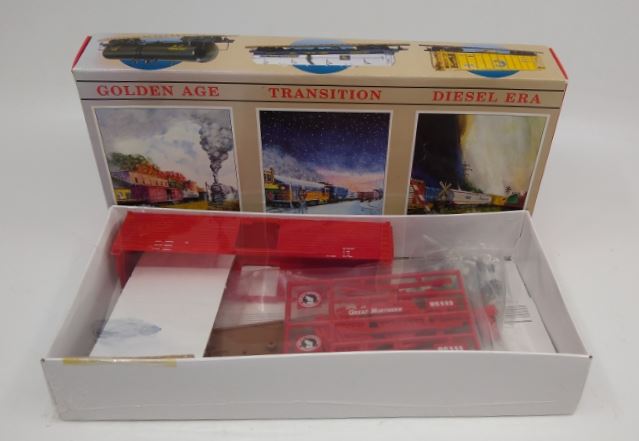 Walthers 932-2763 HO 40' Stock Car W/Dreadnaught Ends Great Northern #55596 Kit