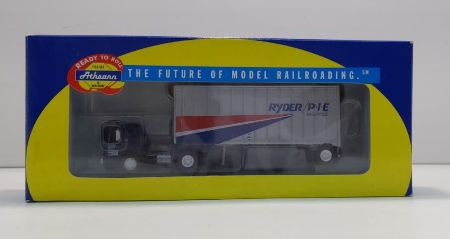 Athearn 91003 HO Scale RYDER / PIE Ford "C" Truck & 28' Wedge Trailer