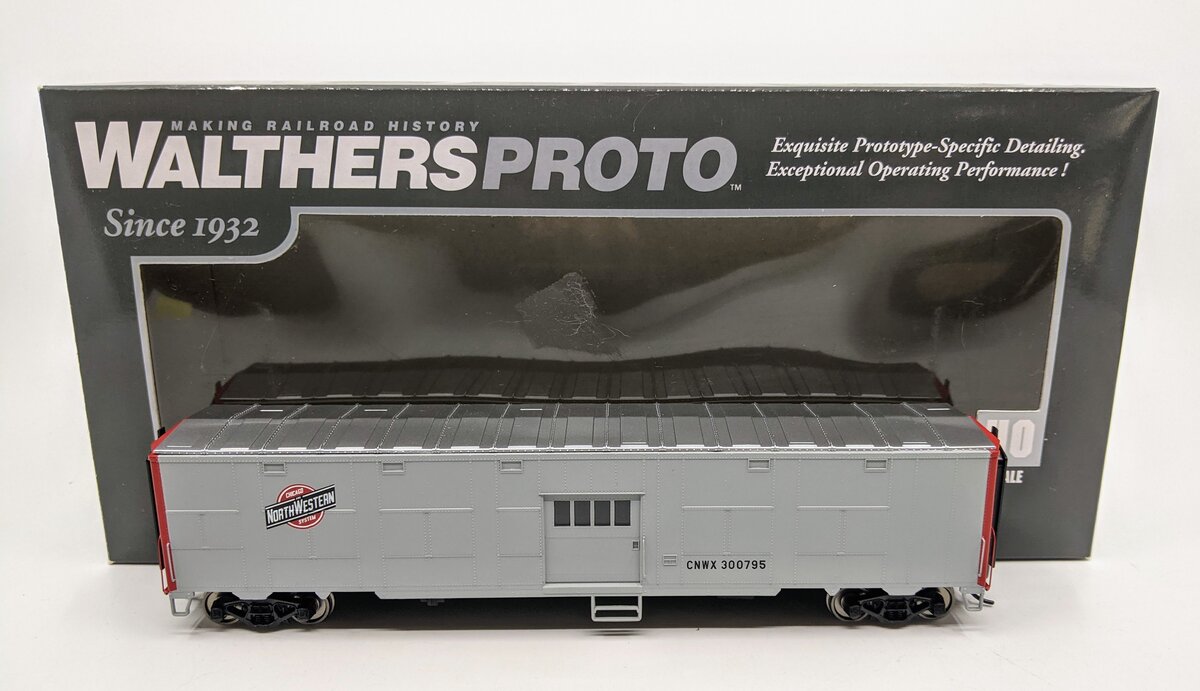 Walthers 920-17304 C&NW 50' NYC-Style Express Boxcar (Converted Troop Sleeper)