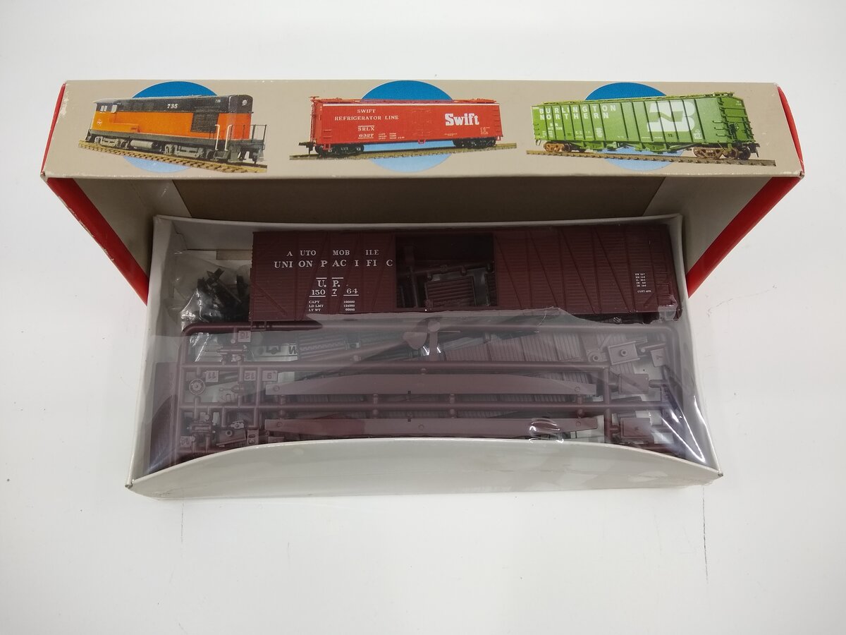 Walthers 932-5852 HO Union Pacific 50' DD OB Auto Boxcar Kit #150764