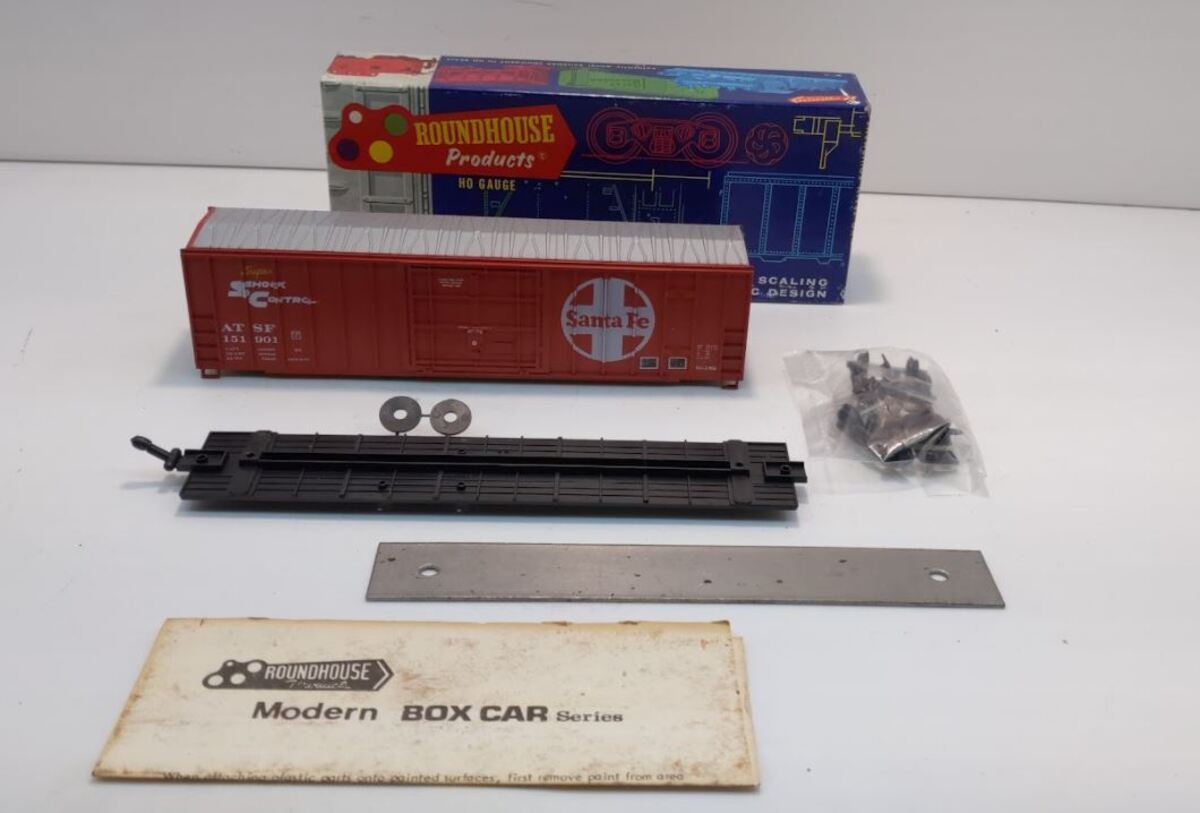 Roundhouse 3621 HO AT&SF 50' FMC Plug Door Boxcar Road Number May Vary Kit