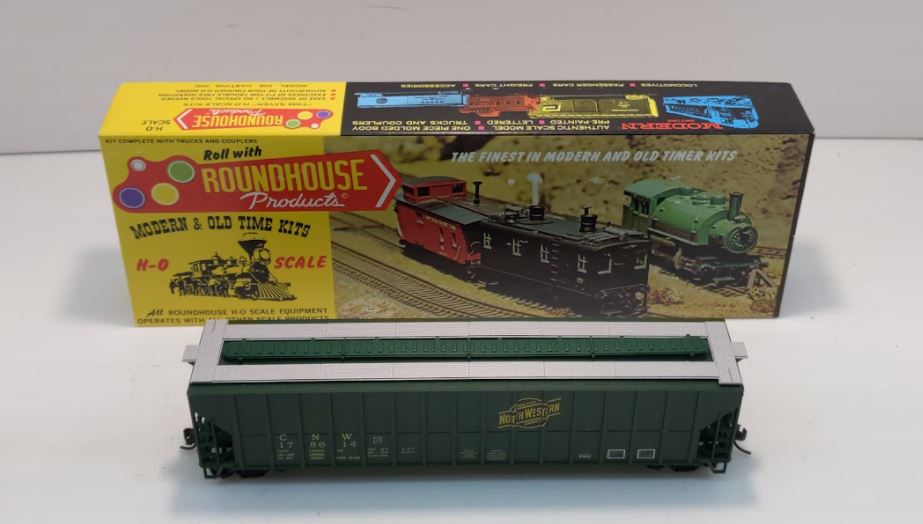 Roundhouse 3523 HO C & NW 50 Ft FMC Green 3 Bay Covered Hopper Kit