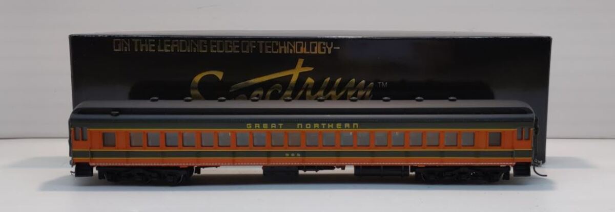 Bachmann 89333 HO Scale Great Northrn Heavyweight Coach #965