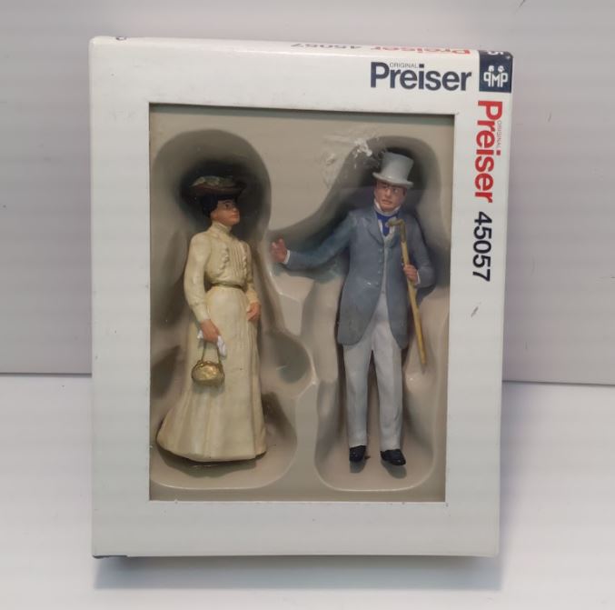 Preiser 45057 G Couple Standing Figures (Set of 2)