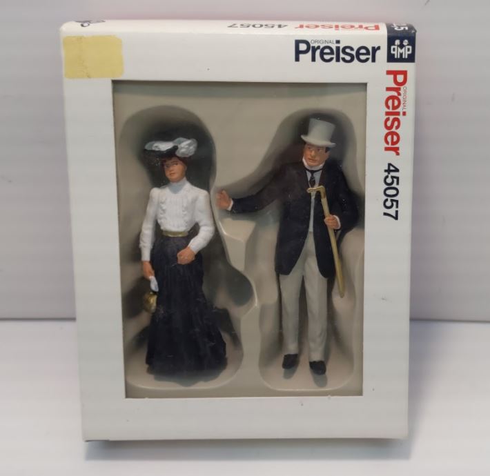 Preiser 45057 G Couple Standing Figures (Set of 2)