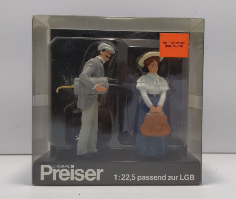 Preiser 45052 G Travelling Couple Figures (Set of 2)
