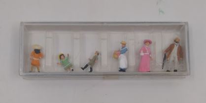Preiser 12132 HO 1900's Walking Family Figures (Set of 6)