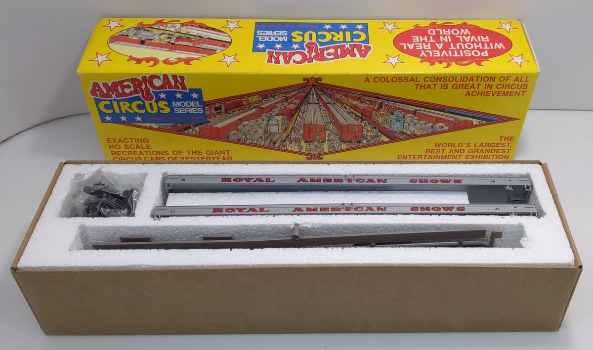Walthers 32 & 38 HO American Circus Royal American Flat Car 32 & 38 Kit
