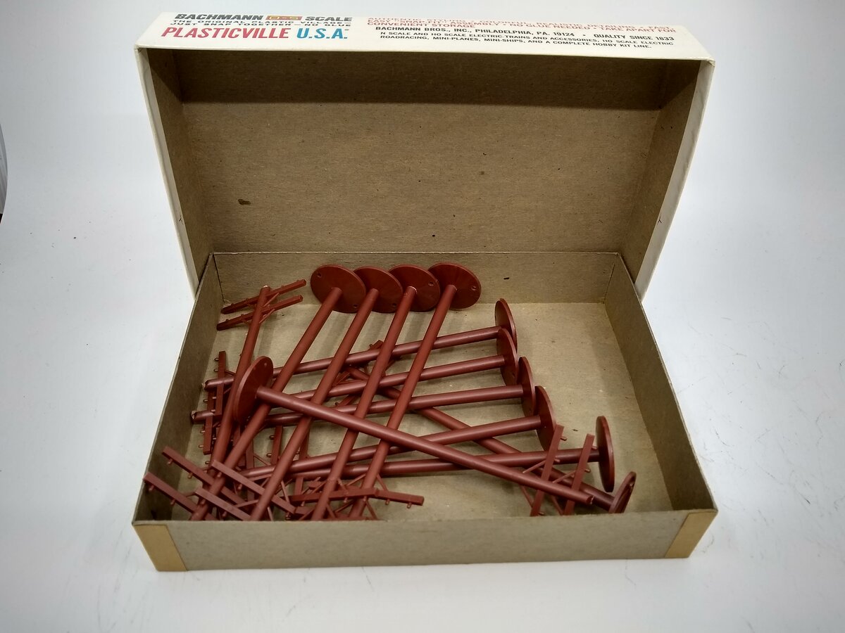 Bachmann 1630 O/S Plasticville Telephone Pole (Pack of 12) – Trainz