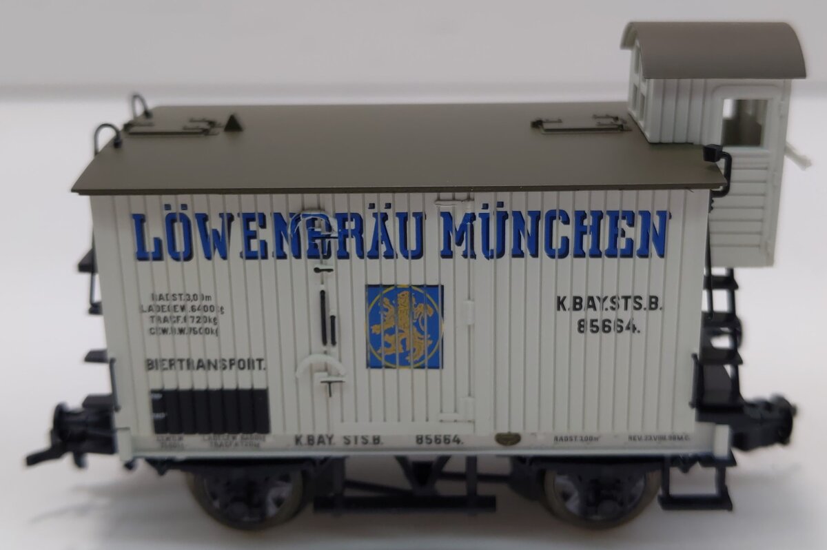 Trix 24102 HO K.Bay.Sts. Löwenbräu Beer Reefer w/Brakeman's Cabin