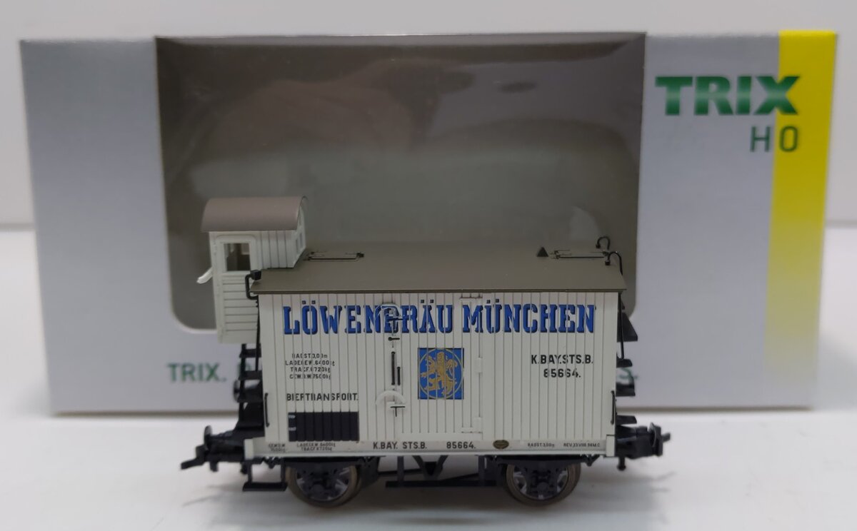 Trix 24102 HO K.Bay.Sts. Löwenbräu Beer Reefer w/Brakeman's Cabin