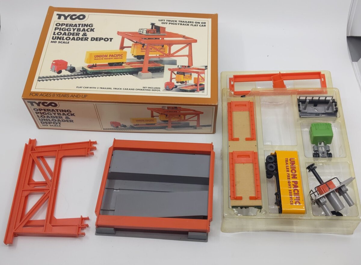 Tyco 903 HO Operating Piggyback Loader and Unloader Depot Model Kit ...