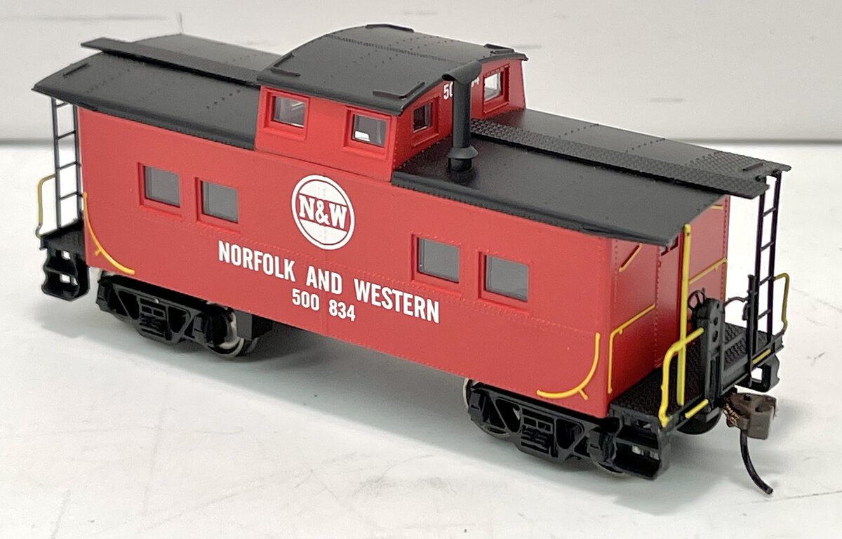 Bachmann 16810 HO Norfolk & Western Northeast-Style Steel Cupola Caboose #500834