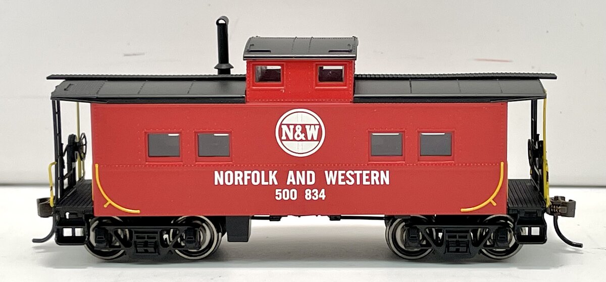 Bachmann 16810 HO Norfolk & Western Northeast-Style Steel Cupola Caboose #500834