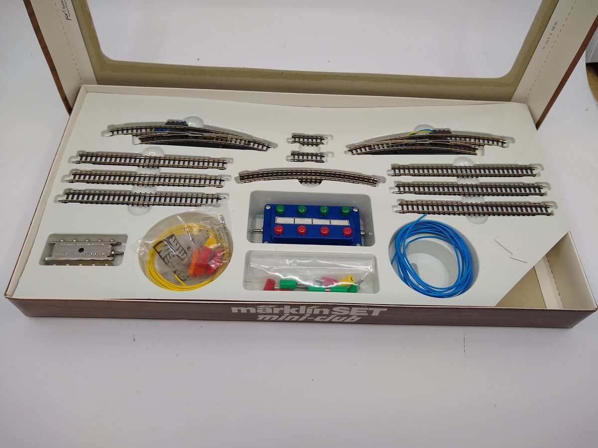 Marklin 8193 Z T2 Station Track Set