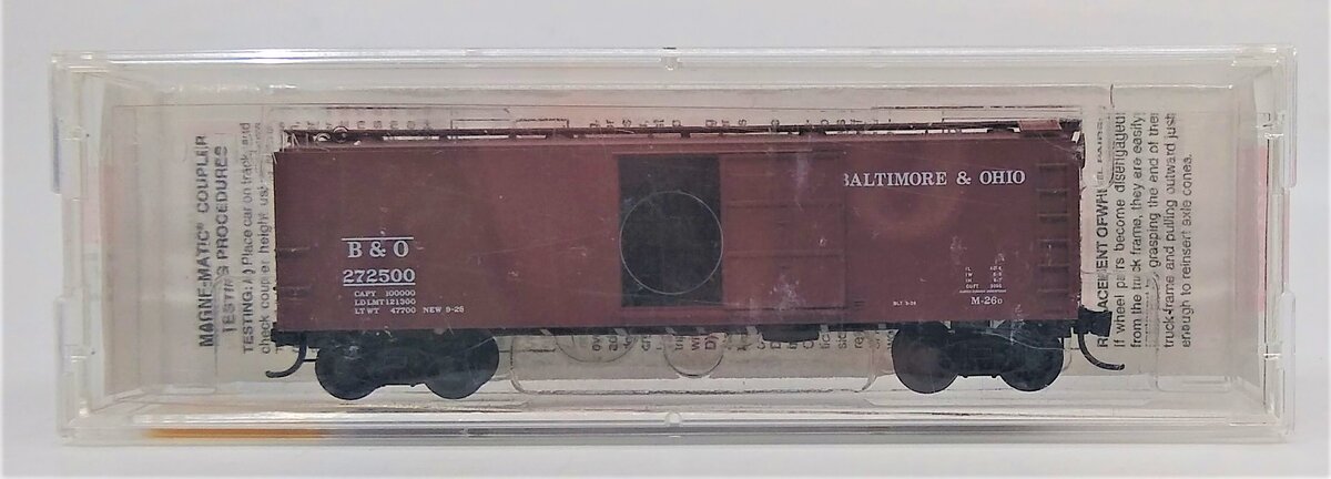 Micro-Trains 12000210 N B&O 40' Flat Panel Roof Single Door Boxcar #272500