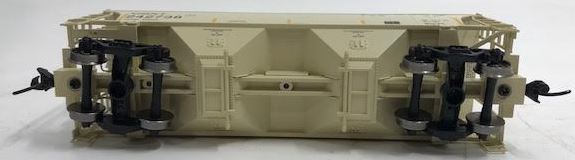 Walthers 910-7534 HO Scale CSX 39' Trinity 3281 2-Bay Covered Hopper #242738