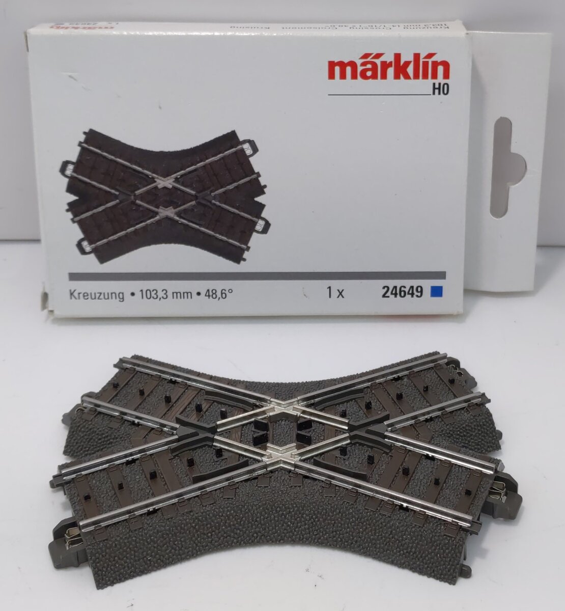 Marklin 24649 HO Scale C Track 48.6 Degree Crossing Track Section