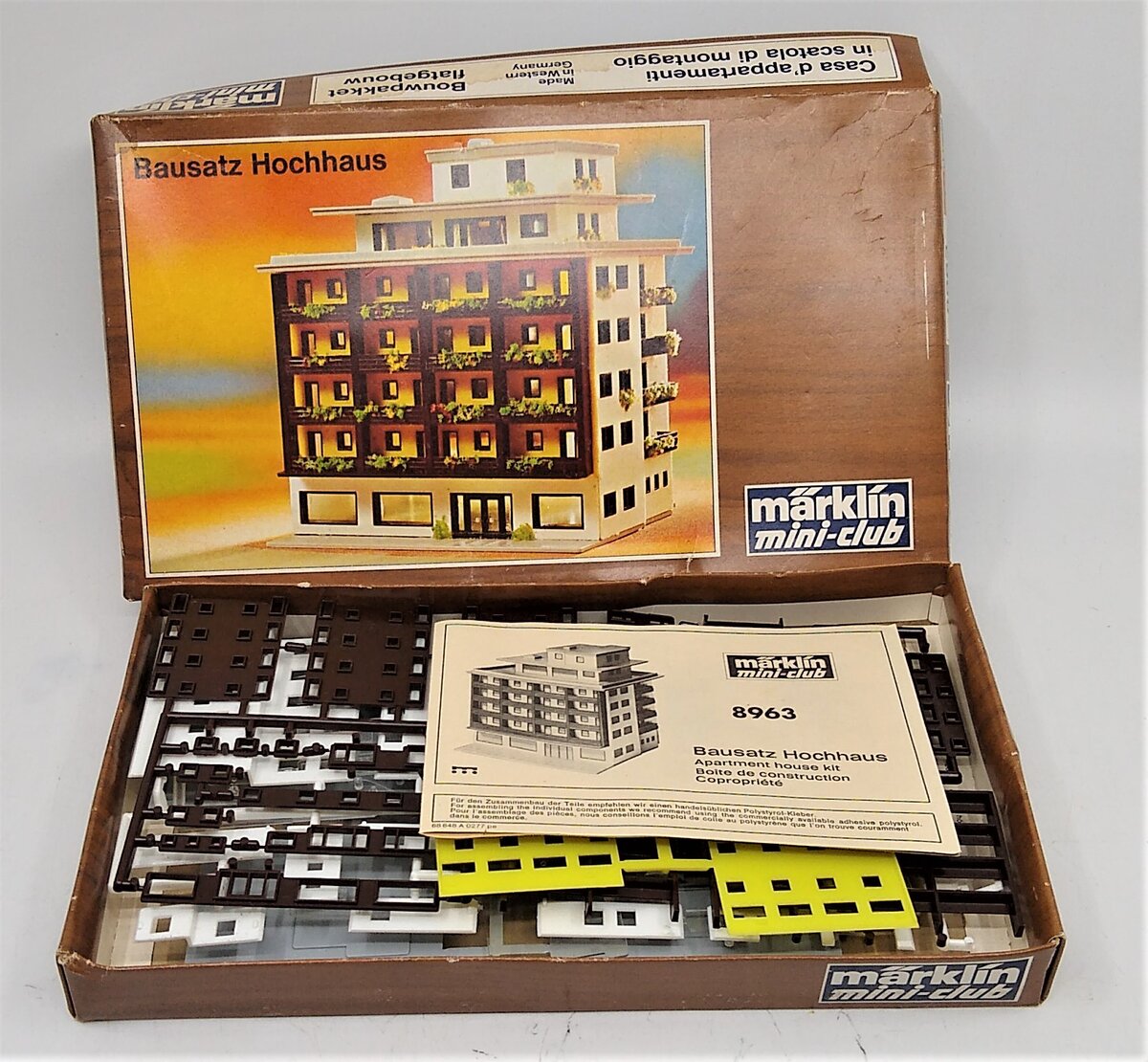 Marklin 8963 Z Scale Apartment House Building Kit